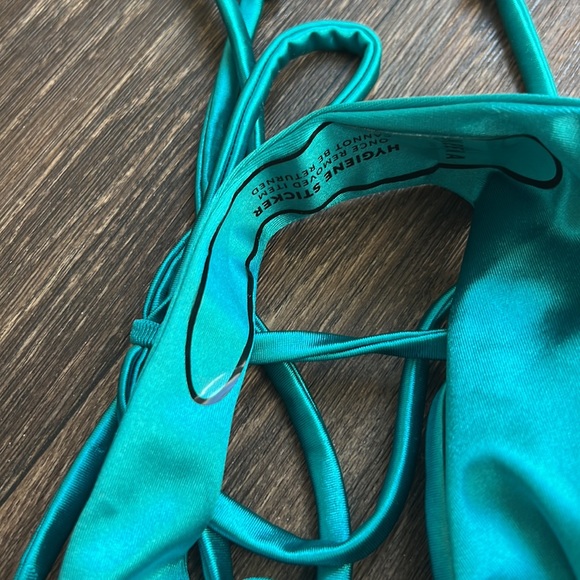 Neena Bikini Bottom - Picture 4 of 5